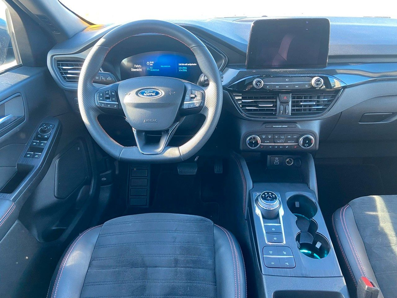 Ford Kuga Plug-In Hybrid ST-Line X - Maastur: pilt 2 Ford Kuga Plug-In Hybrid ST-Line X - Maastur: pilt 2