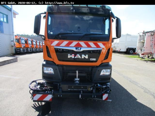 MAN TGS 18.400 4X2 BL Bucher OF 8000 RS Drehjet beid - Tänavapühkimismasin: pilt 2 MAN TGS 18.400 4X2 BL Bucher OF 8000 RS Drehjet beid - Tänavapühkimismasin: pilt 2