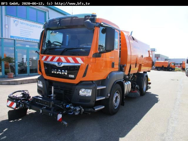 MAN TGS 18.400 4X2 BL Bucher OF 8000 RS Drehjet beid - Tänavapühkimismasin: pilt 1 MAN TGS 18.400 4X2 BL Bucher OF 8000 RS Drehjet beid - Tänavapühkimismasin: pilt 1