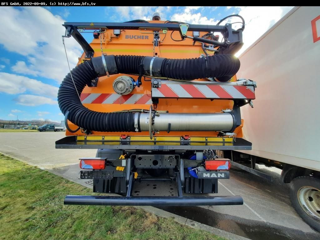 MAN TGS 18.420 4X2 BL Bucher OF 8000 TWIN beidseitig - Tänavapühkimismasin: pilt 3 MAN TGS 18.420 4X2 BL Bucher OF 8000 TWIN beidseitig - Tänavapühkimismasin: pilt 3