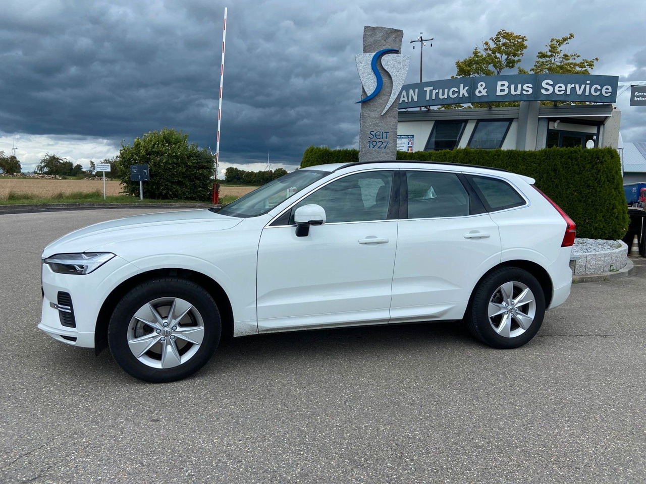 Volvo XC 60 XC60 Momentum Pro AWD - Maastur: pilt 1 Volvo XC 60 XC60 Momentum Pro AWD - Maastur: pilt 1