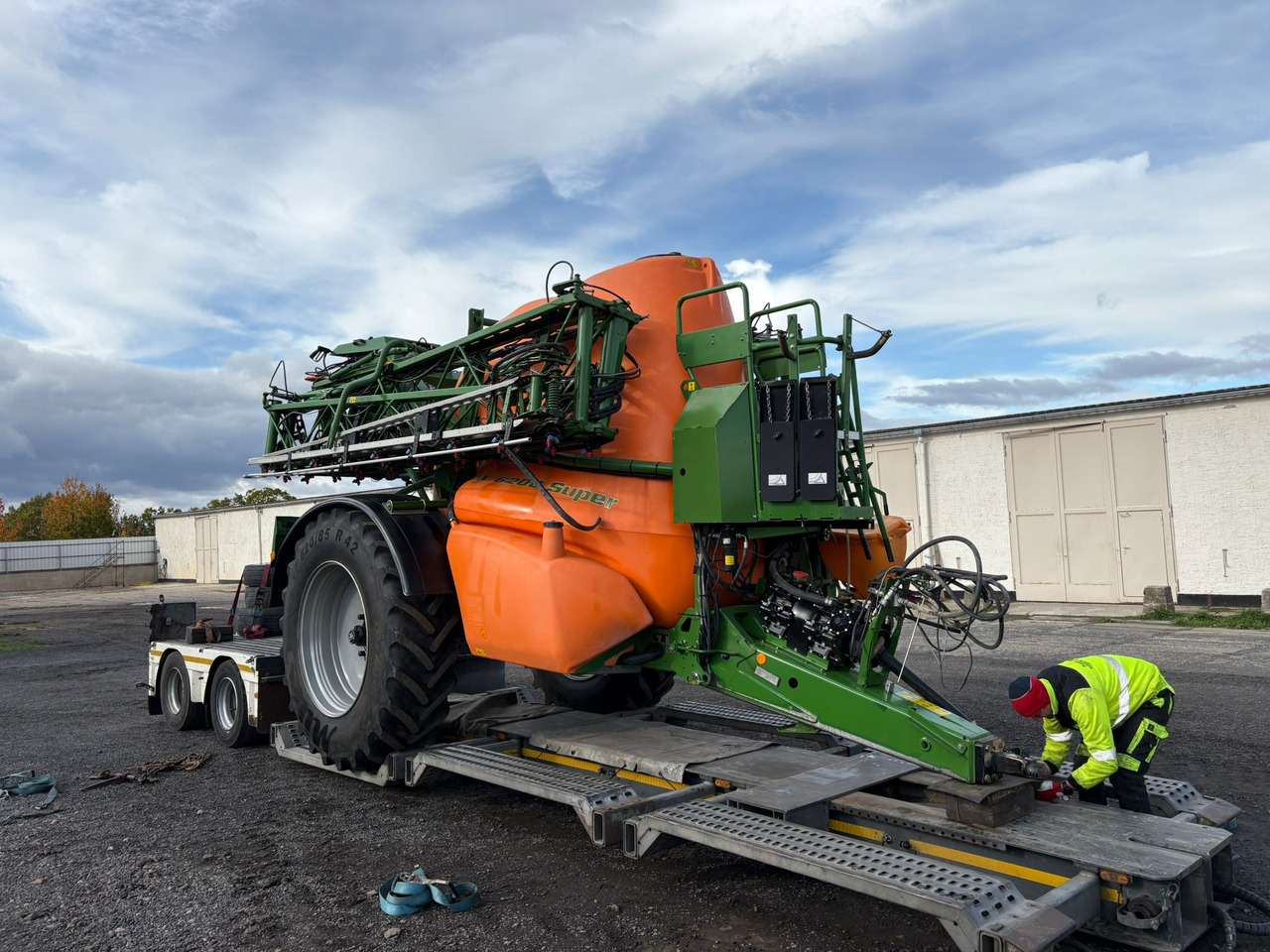 AMAZONE UX 6200 36m GPS - Järelveetav pritsija: pilt 2 AMAZONE UX 6200 36m GPS - Järelveetav pritsija: pilt 2