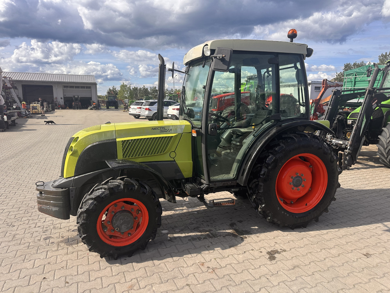 CLAAS NECTIS 257F - Traktor: pilt 1 CLAAS NECTIS 257F - Traktor: pilt 1
