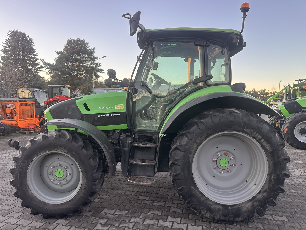 DEUTZ FAHR 5120 P - Traktor: pilt 2 DEUTZ FAHR 5120 P - Traktor: pilt 2