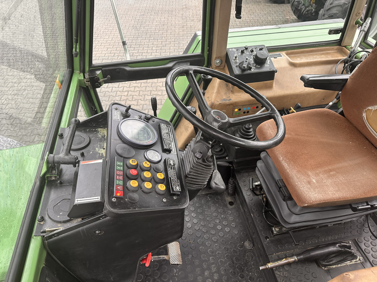 FENDT Favorit 614 LSA TURBOMATIK E - Traktor: pilt 3 FENDT Favorit 614 LSA TURBOMATIK E - Traktor: pilt 3