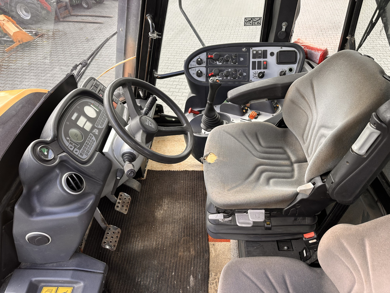 JCB FASTRAC 3230 - Traktor: pilt 5 JCB FASTRAC 3230 - Traktor: pilt 5