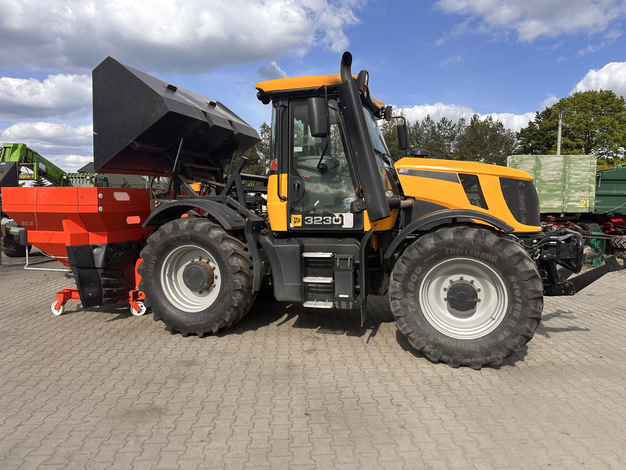 JCB FASTRAC 3230 - Traktor: pilt 1 JCB FASTRAC 3230 - Traktor: pilt 1