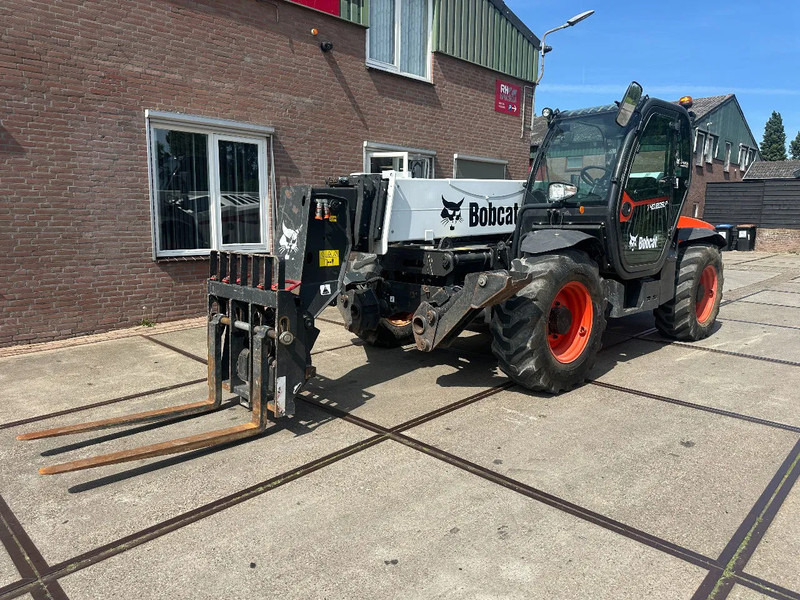 Bobcat T40.180 SLPB 31,CE, 3102 HOURS, 18 M , 4000KG 1200MM FORKS AIR CONDITIONER - Teleskooplaadur: pilt 3 Bobcat T40.180 SLPB 31,CE, 3102 HOURS, 18 M , 4000KG 1200MM FORKS AIR CONDITIONER - Teleskooplaadur: pilt 3