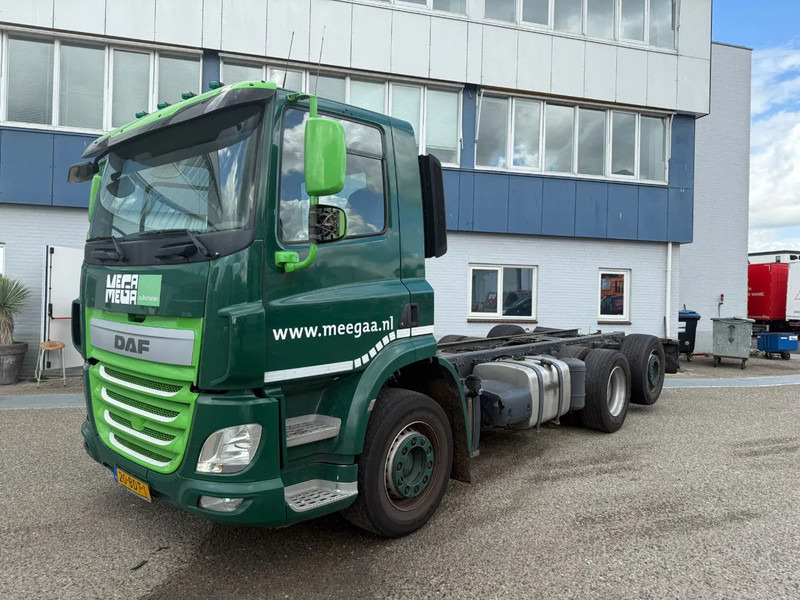 DAF CF 400 6X2 EURO 6 - ONLY 689.209 KM + STEERING AXLE - Kabiinišassiiga veoauto: pilt 1 DAF CF 400 6X2 EURO 6 - ONLY 689.209 KM + STEERING AXLE - Kabiinišassiiga veoauto: pilt 1