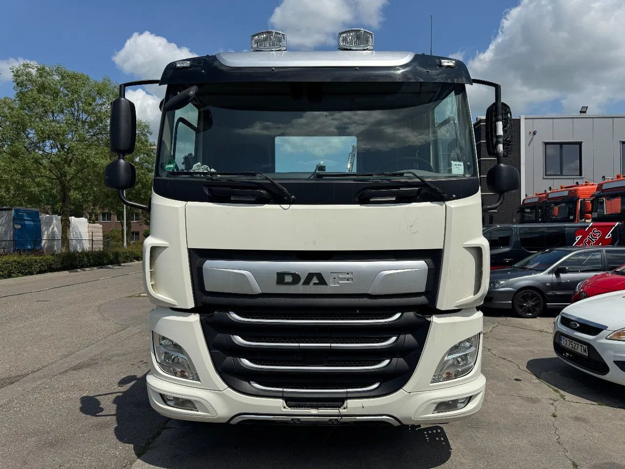 DAF CF 450 6X2 - EURO 6 + LIFT/STEERING AXLE - Kabiinišassiiga veoauto: pilt 2 DAF CF 450 6X2 - EURO 6 + LIFT/STEERING AXLE - Kabiinišassiiga veoauto: pilt 2