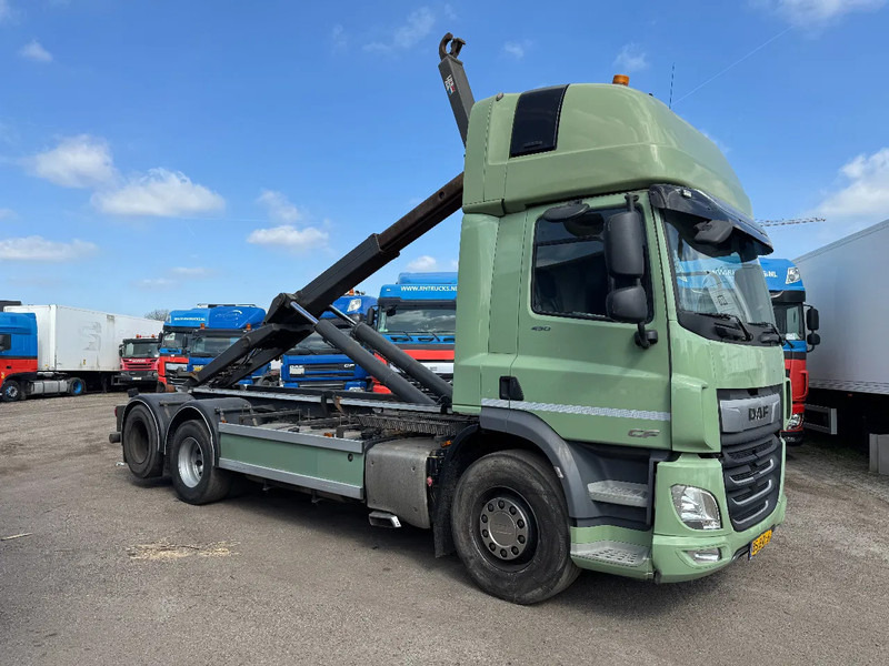 DAF CF 450 6X2 EURO 6 VDL 21T HOOK LIFTING AXLE - Konkstõstukiga veoauto: pilt 2 DAF CF 450 6X2 EURO 6 VDL 21T HOOK LIFTING AXLE - Konkstõstukiga veoauto: pilt 2