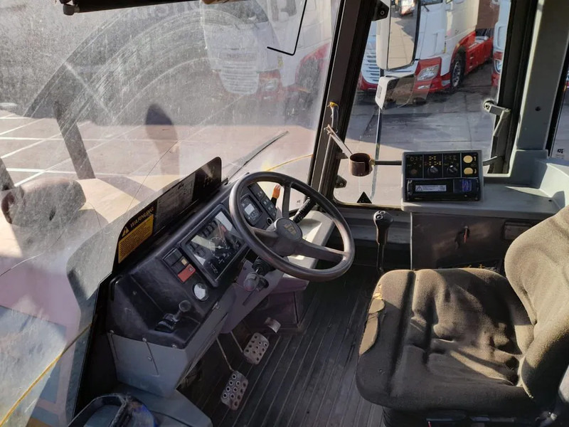 JCB HMV 155T-65 HMV 155T-65 FASTRAC 4X4 - Traktor: pilt 4 JCB HMV 155T-65 HMV 155T-65 FASTRAC 4X4 - Traktor: pilt 4