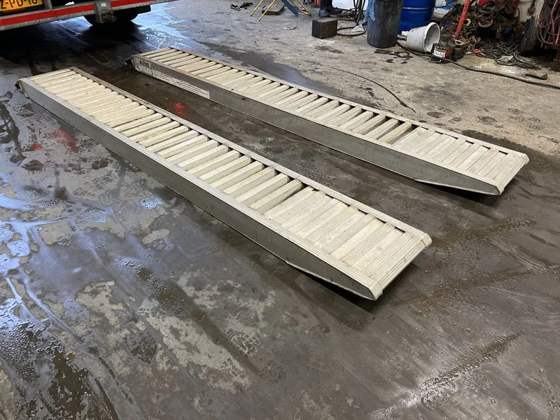 Altec OPRIJPLATEN (RAMPEN) 3,65 METER LANG - Lisaseade: pilt 2 Altec OPRIJPLATEN (RAMPEN) 3,65 METER LANG - Lisaseade: pilt 2