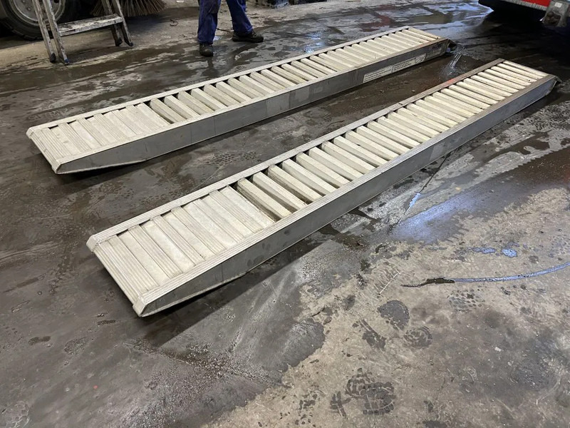 Altec OPRIJPLATEN (RAMPEN) 3,65 METER LANG - Lisaseade: pilt 1 Altec OPRIJPLATEN (RAMPEN) 3,65 METER LANG - Lisaseade: pilt 1