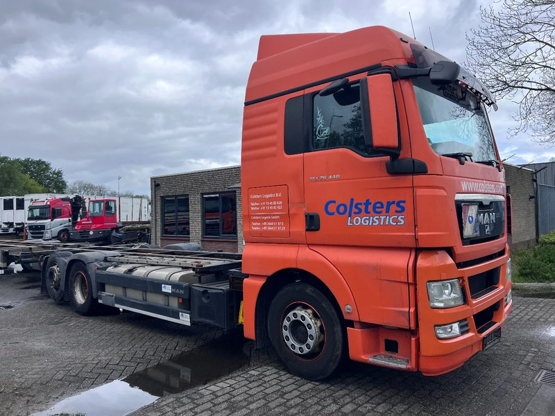 MAN TGX 26.440 XLX 6X2 EURO 5 - BDF CHASSIS + RETARDER - Konteinerveduk/ Tõstukiga veoauto: pilt 3 MAN TGX 26.440 XLX 6X2 EURO 5 - BDF CHASSIS + RETARDER - Konteinerveduk/ Tõstukiga veoauto: pilt 3
