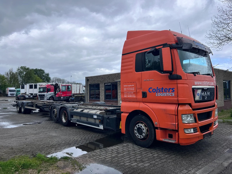 MAN TGX 26.440 XLX 6X2 + HANGER EURO 5 - BDF CHASSIS + RETARDER - Konteinerveduk/ Tõstukiga veoauto: pilt 1 MAN TGX 26.440 XLX 6X2 + HANGER EURO 5 - BDF CHASSIS + RETARDER - Konteinerveduk/ Tõstukiga veoauto: pilt 1