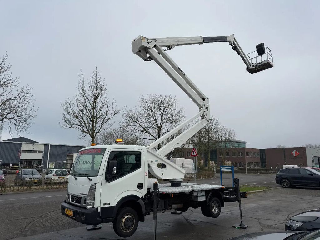Nissan CABSTAR 35.12 + ISOLI 21 METER AERIAL PLATFORM - Veoautolt tõusev platvorm: pilt 1 Nissan CABSTAR 35.12 + ISOLI 21 METER AERIAL PLATFORM - Veoautolt tõusev platvorm: pilt 1
