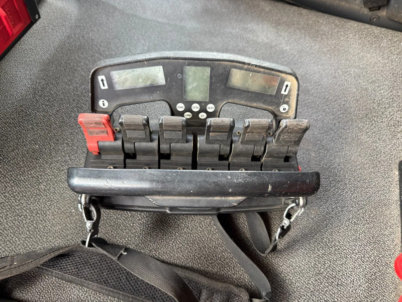 Renault Premium 430 8X4 EEV + HIAB 477 E-7 HIPRO + REMOTE liising Renault Premium 430 8X4 EEV + HIAB 477 E-7 HIPRO + REMOTE: pilt 7