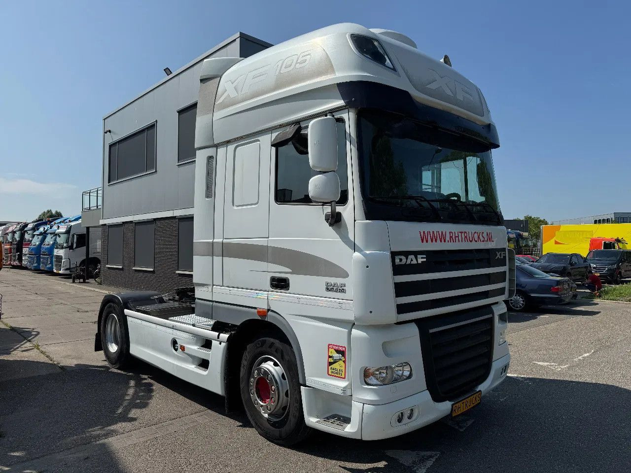 DAF XF 105.510 4X2 SKIRTS ADR RETARDER STANDKLIMA - Sadulveok: pilt 3 DAF XF 105.510 4X2 SKIRTS ADR RETARDER STANDKLIMA - Sadulveok: pilt 3