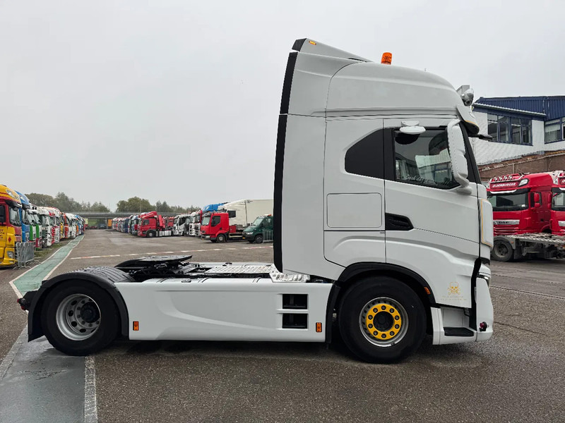 Iveco S-WAY 460 4X2 EURO 6 SKIRTS DOUBLE TANK - Sadulveok: pilt 4 Iveco S-WAY 460 4X2 EURO 6 SKIRTS DOUBLE TANK - Sadulveok: pilt 4