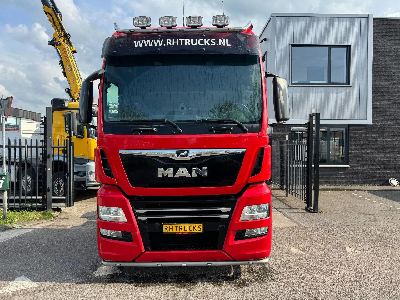 MAN TGX 26.500 6X2 EURO 6 ALCOA SPOILERS 2020 - Sadulveok: pilt 2 MAN TGX 26.500 6X2 EURO 6 ALCOA SPOILERS 2020 - Sadulveok: pilt 2