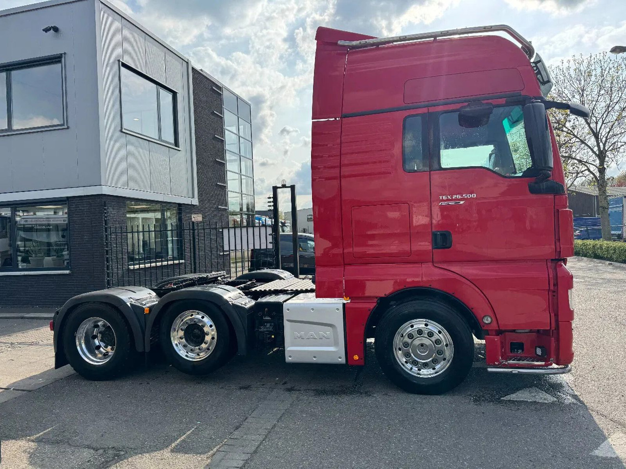 MAN TGX 26.500 6X2 EURO 6 ALCOA SPOILERS 2020 - Sadulveok: pilt 4 MAN TGX 26.500 6X2 EURO 6 ALCOA SPOILERS 2020 - Sadulveok: pilt 4