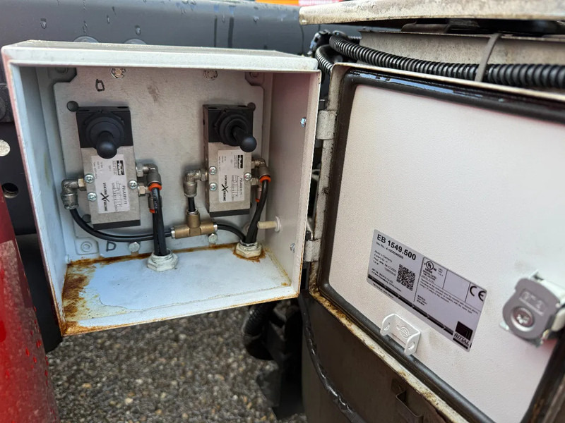 Mercedes-Benz Actros 1842 4X2 MEGA + LIFTING DISH (HEFSCHOTEL) - Sadulveok: pilt 3 Mercedes-Benz Actros 1842 4X2 MEGA + LIFTING DISH (HEFSCHOTEL) - Sadulveok: pilt 3