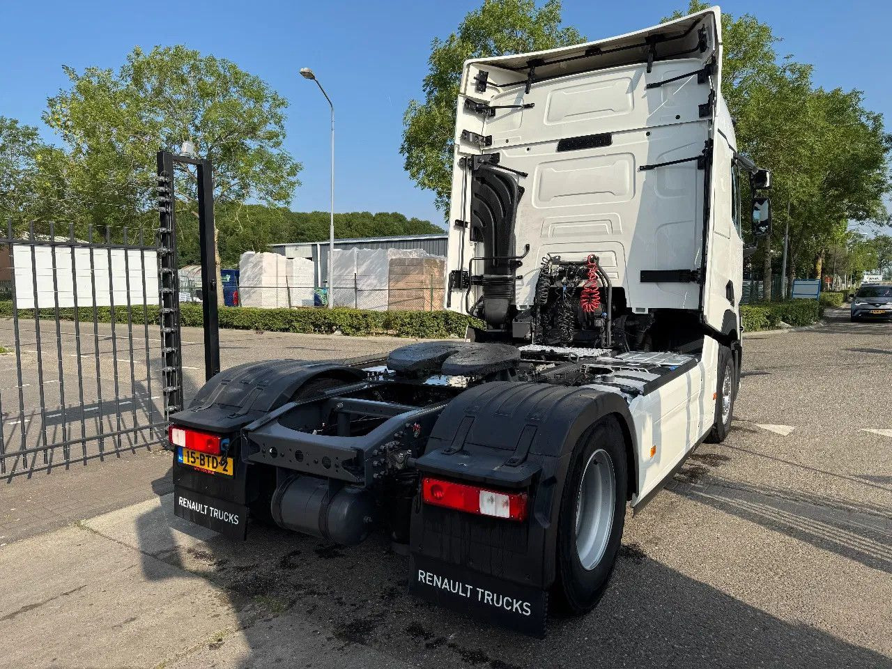 Renault T440 - 13-LITER ENGINE! - EURO 6 SKIRTS SPOILER - Sadulveok: pilt 5 Renault T440 - 13-LITER ENGINE! - EURO 6 SKIRTS SPOILER - Sadulveok: pilt 5
