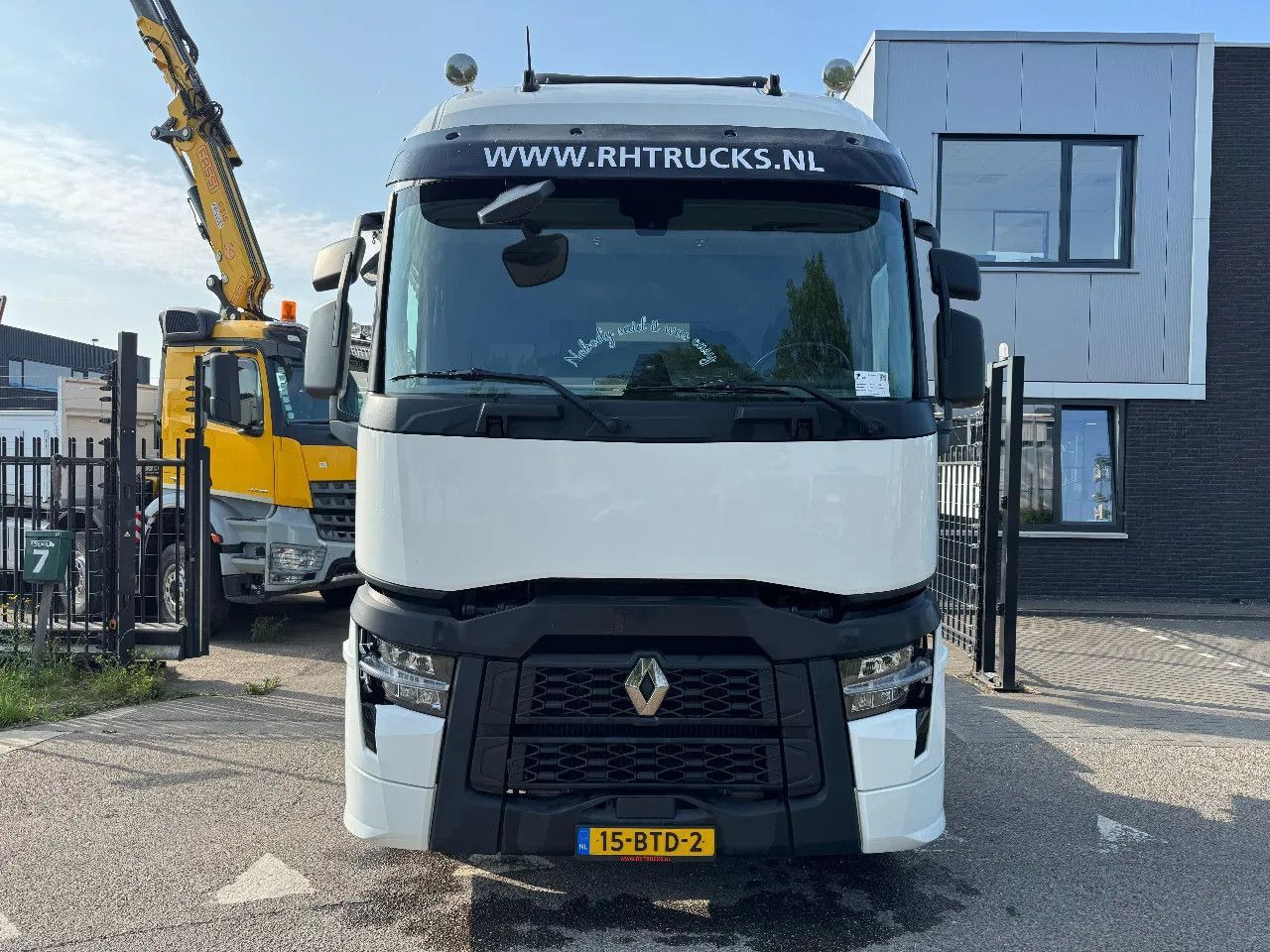 Renault T440 - 13-LITER ENGINE! - EURO 6 SKIRTS SPOILER - Sadulveok: pilt 2 Renault T440 - 13-LITER ENGINE! - EURO 6 SKIRTS SPOILER - Sadulveok: pilt 2