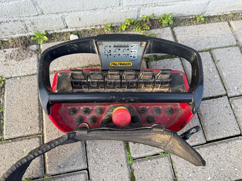 Scania G370 4X4 EURO 6 + 3-SIDE TIPPER + PALFINGER PK9002 + REMOTE - Kraanaga veoauto: pilt 5 Scania G370 4X4 EURO 6 + 3-SIDE TIPPER + PALFINGER PK9002 + REMOTE - Kraanaga veoauto: pilt 5