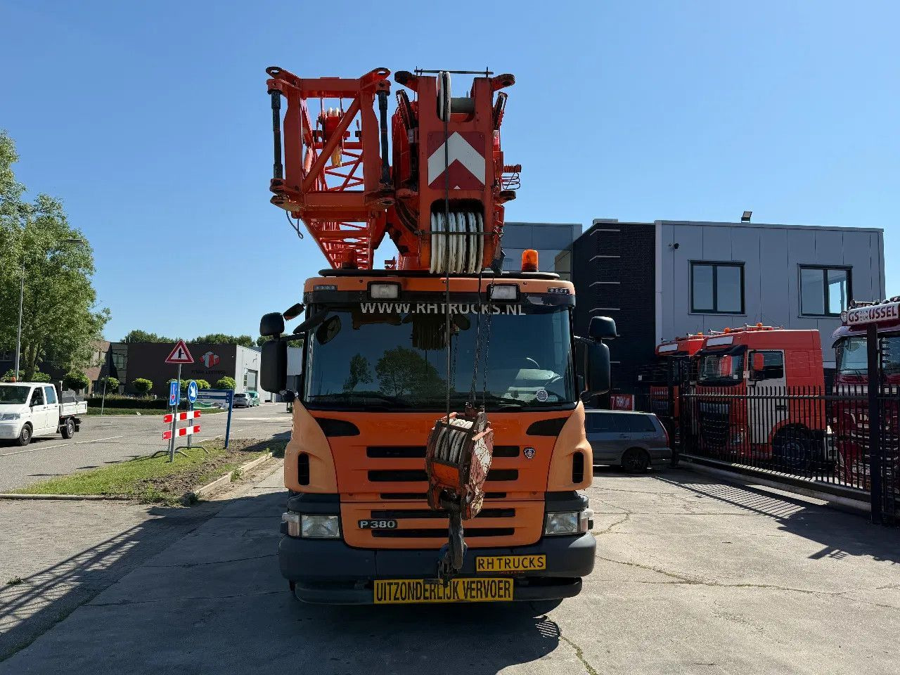 Scania P380 8X4 + FAUN HK40 + FLYJIB + BALLASTBL. 6,9 T - Kraanaga veoauto: pilt 2 Scania P380 8X4 + FAUN HK40 + FLYJIB + BALLASTBL. 6,9 T - Kraanaga veoauto: pilt 2