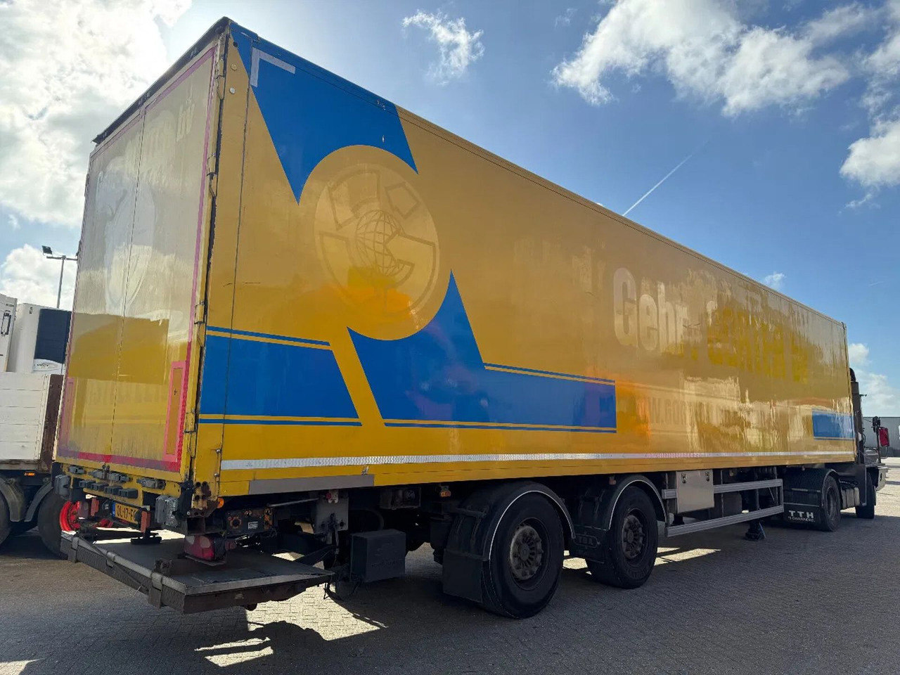 System Trailer TFSH 18 TRPLY - 2 AXLE SAF + STEE - Furgoonpoolhaagis: pilt 2 System Trailer TFSH 18 TRPLY - 2 AXLE SAF + STEE - Furgoonpoolhaagis: pilt 2