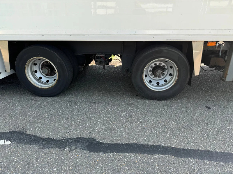 Külmutiga veoauto Volvo FH 12.420 4X2 EURO 3+ BURG HANGER + THERMO KING + DHOLLANDIA LIFT: pilt 7 Külmutiga veoauto Volvo FH 12.420 4X2 EURO 3+ BURG HANGER + THERMO KING + DHOLLANDIA LIFT: pilt 7