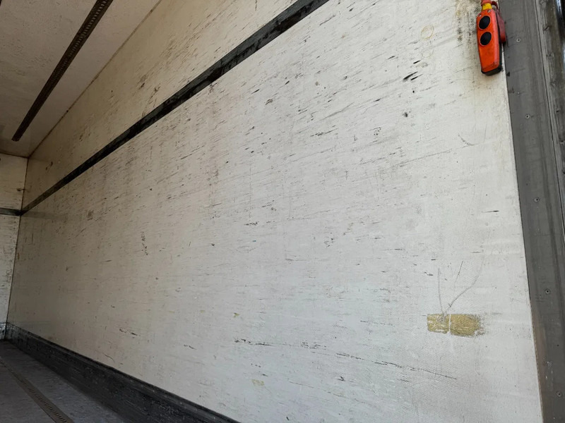 Külmutiga veoauto Volvo FH 12.420 4X2 EURO 3+ BURG HANGER + THERMO KING + DHOLLANDIA LIFT: pilt 11 Külmutiga veoauto Volvo FH 12.420 4X2 EURO 3+ BURG HANGER + THERMO KING + DHOLLANDIA LIFT: pilt 11