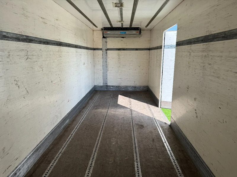 Külmutiga veoauto Volvo FH 12.420 4X2 EURO 3+ BURG HANGER + THERMO KING + DHOLLANDIA LIFT: pilt 20 Külmutiga veoauto Volvo FH 12.420 4X2 EURO 3+ BURG HANGER + THERMO KING + DHOLLANDIA LIFT: pilt 20