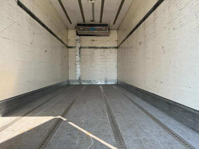 Külmutiga veoauto Volvo FH 12.420 4X2 EURO 3+ BURG HANGER + THERMO KING + DHOLLANDIA LIFT: pilt 9 Külmutiga veoauto Volvo FH 12.420 4X2 EURO 3+ BURG HANGER + THERMO KING + DHOLLANDIA LIFT: pilt 9