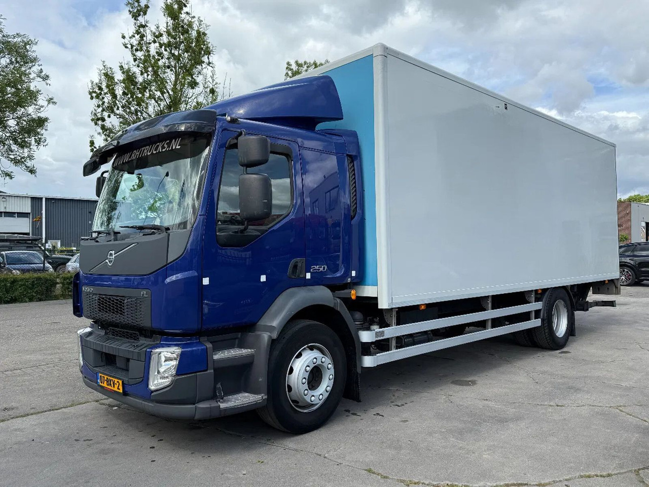 Volvo FL 250 18 TON - ONLY 169.291 KM + DHOLLANDIA LIF - Kasti veoauto: pilt 1 Volvo FL 250 18 TON - ONLY 169.291 KM + DHOLLANDIA LIF - Kasti veoauto: pilt 1