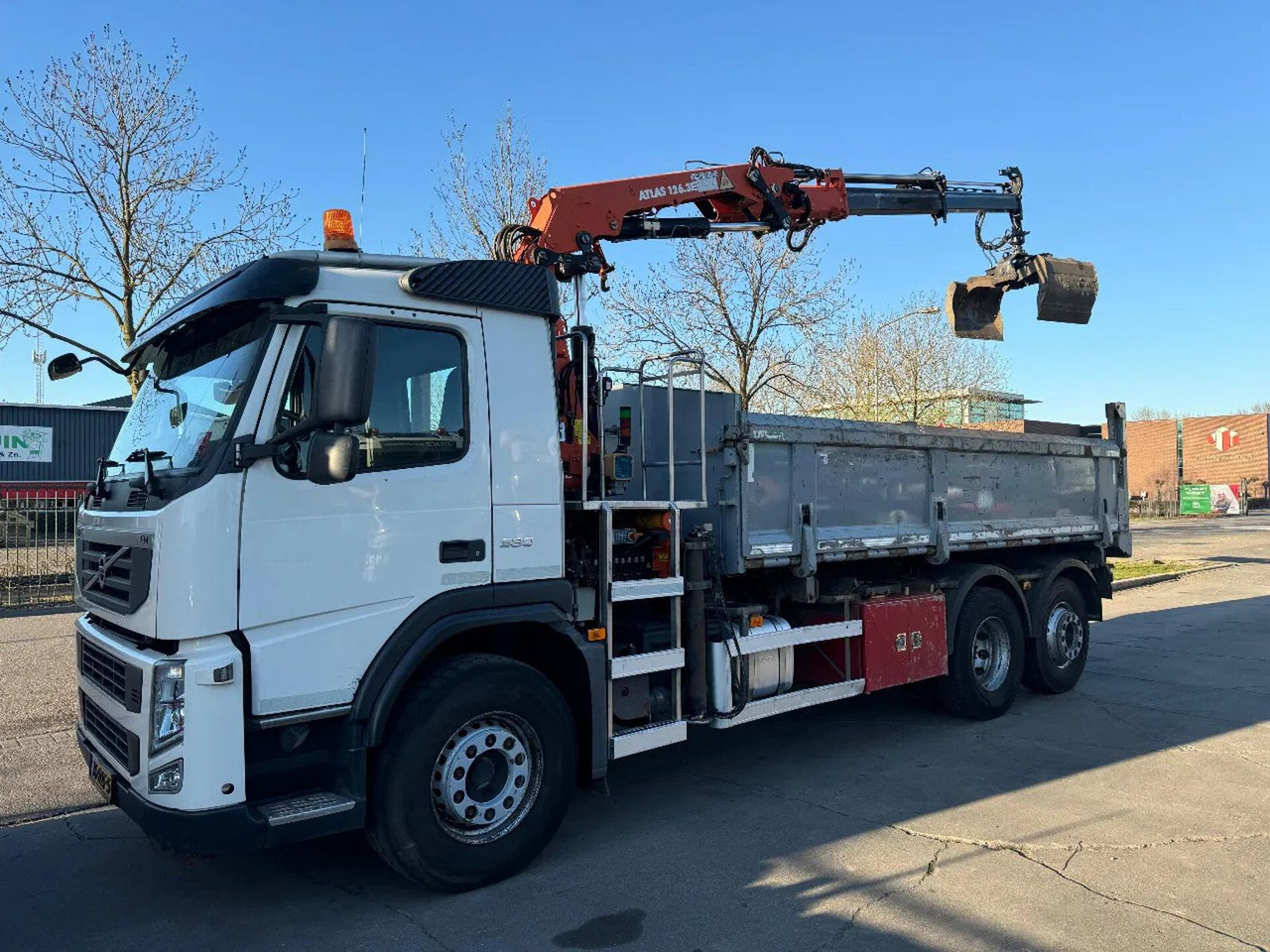 Volvo FM 330 6X2 - EURO 5 + ATLAS 126.3E A2 + REMOTE + - Kallurauto, Kraanaga veoauto: pilt 2 Volvo FM 330 6X2 - EURO 5 + ATLAS 126.3E A2 + REMOTE + - Kallurauto, Kraanaga veoauto: pilt 2