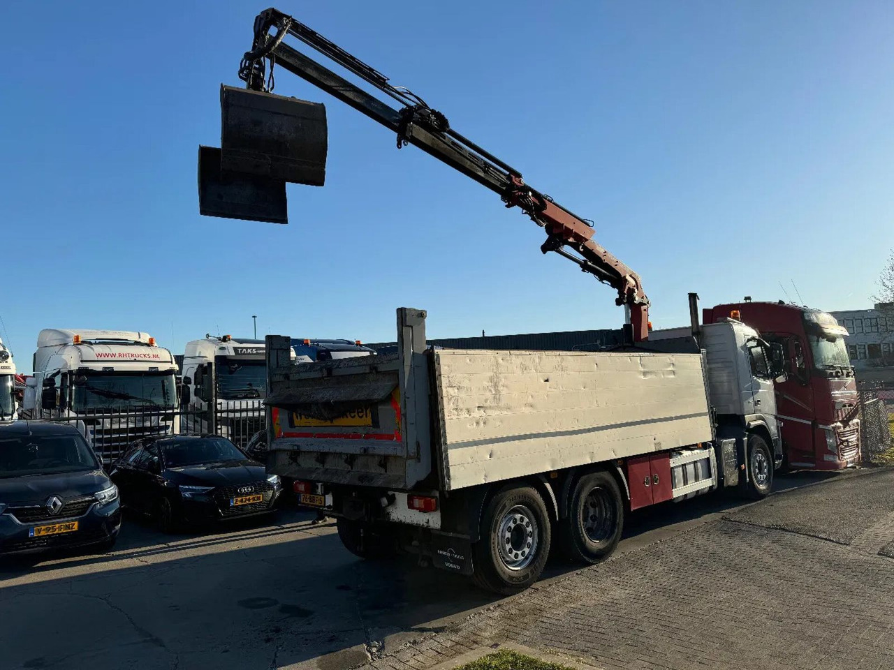 Volvo FM 330 6X2 - EURO 5 + ATLAS 126.3E A2 + REMOTE + - Kallurauto, Kraanaga veoauto: pilt 5 Volvo FM 330 6X2 - EURO 5 + ATLAS 126.3E A2 + REMOTE + - Kallurauto, Kraanaga veoauto: pilt 5
