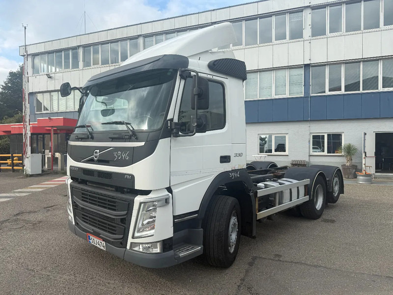 Volvo FM 330 FM 330 6X2 GESTUURD MET KM 235315 - Kabiinišassiiga veoauto: pilt 1 Volvo FM 330 FM 330 6X2 GESTUURD MET KM 235315 - Kabiinišassiiga veoauto: pilt 1