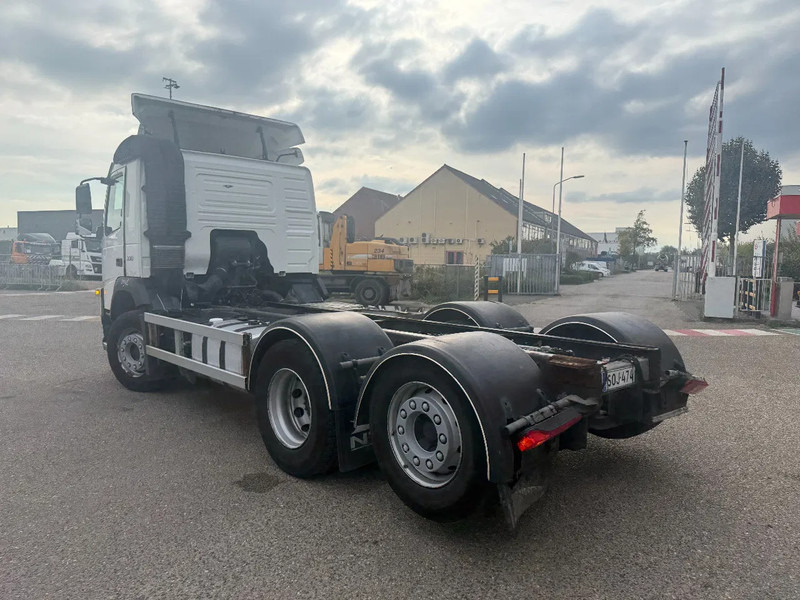 Volvo FM 330 FM 330 6X2 GESTUURD MET KM 235315 - Kabiinišassiiga veoauto: pilt 2 Volvo FM 330 FM 330 6X2 GESTUURD MET KM 235315 - Kabiinišassiiga veoauto: pilt 2