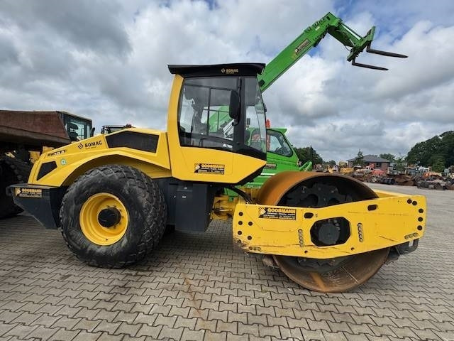 Bomag BW 213 D -5 - Tihendaja: pilt 1 Bomag BW 213 D -5 - Tihendaja: pilt 1