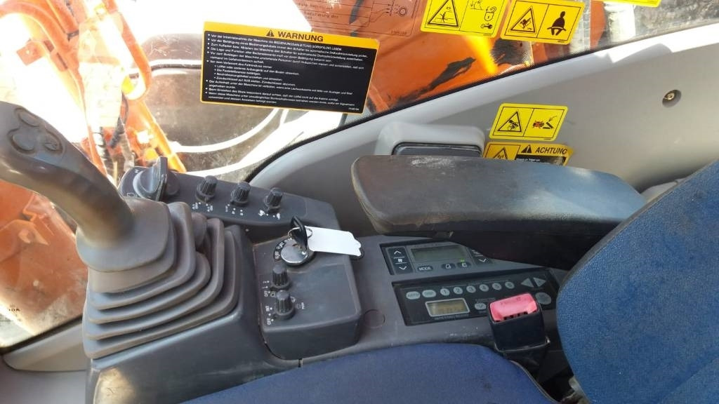 HITACHI ZX 210LC - Lintekskavaator: pilt 5 HITACHI ZX 210LC - Lintekskavaator: pilt 5