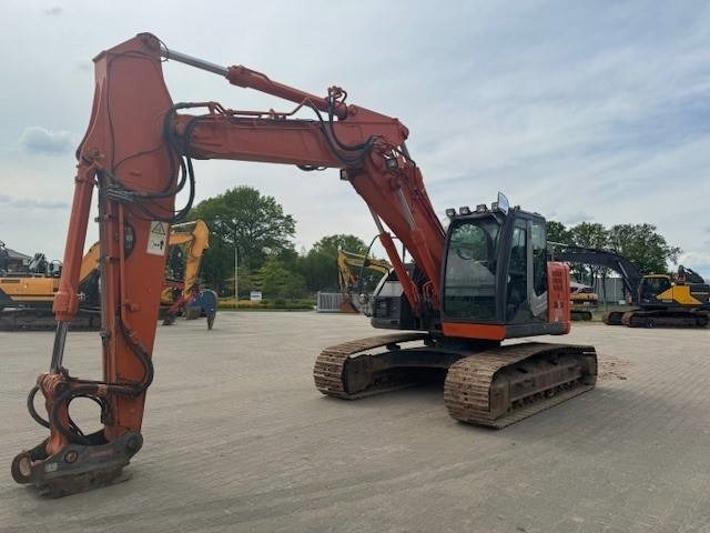 HITACHI ZX 225USLC-3 - Lintekskavaator: pilt 2 HITACHI ZX 225USLC-3 - Lintekskavaator: pilt 2