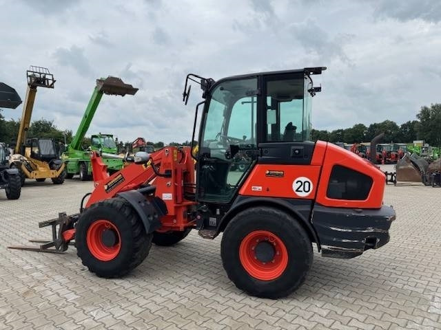 Kubota R 090 - Rataslaadur: pilt 1 Kubota R 090 - Rataslaadur: pilt 1