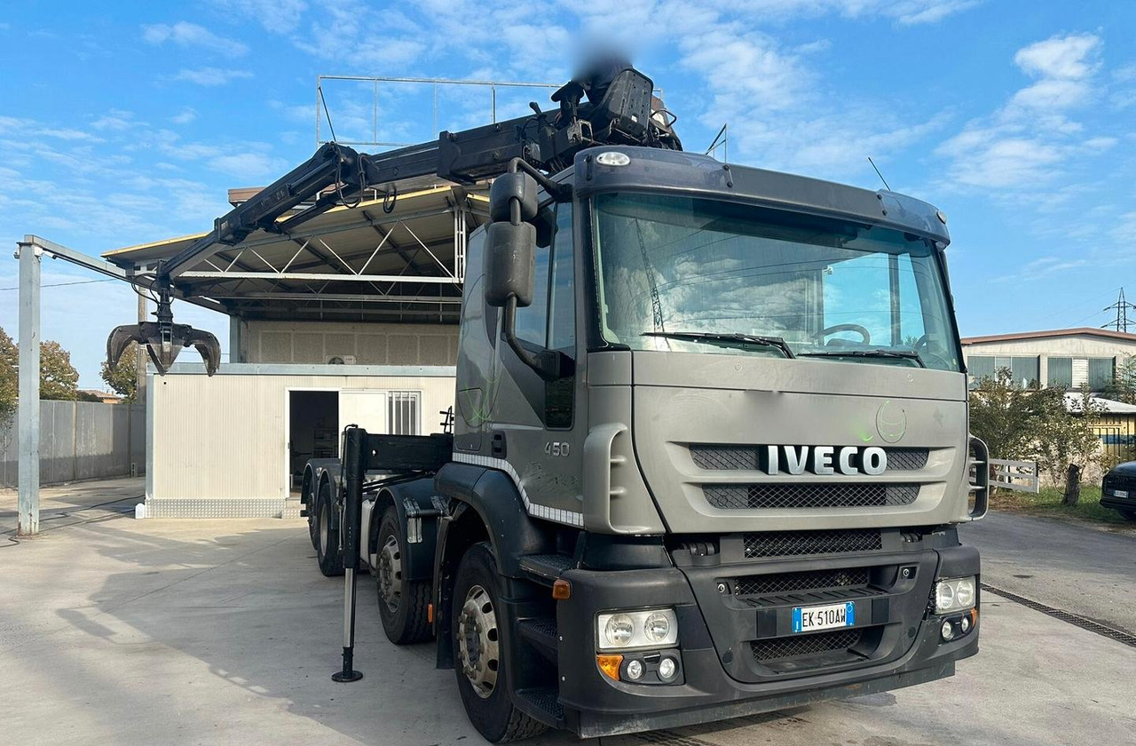 Motrice Iveco scarrabile con gru caricante - Konkstõstukiga veoauto, Kraanaga veoauto: pilt 2 Motrice Iveco scarrabile con gru caricante - Konkstõstukiga veoauto, Kraanaga veoauto: pilt 2