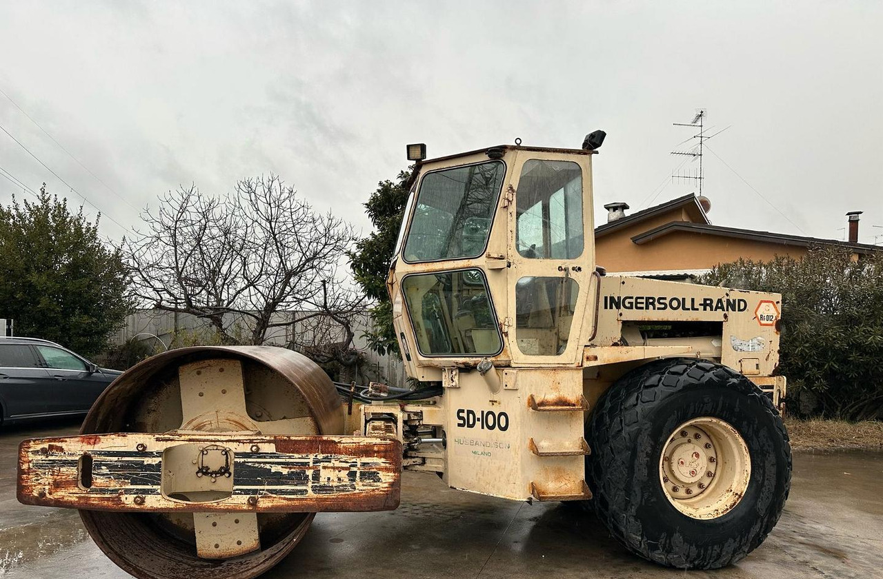 Rullo ferro gomma Ingersoll-Rand 10 ton - Tihendaja: pilt 2 Rullo ferro gomma Ingersoll-Rand 10 ton - Tihendaja: pilt 2
