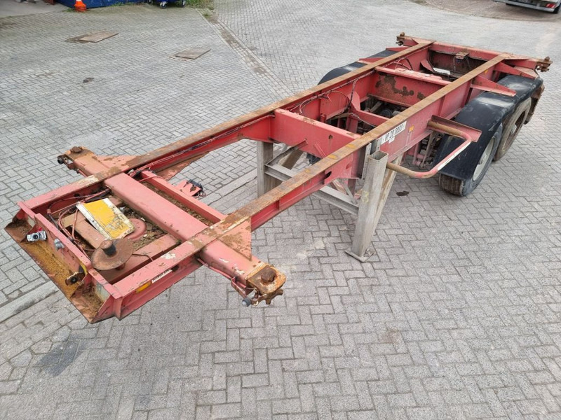 Fruehauf STEELSPRING - Drumbrakes - Konteinerveduk/ Tõstukiga poolhaagis: pilt 1 Fruehauf STEELSPRING - Drumbrakes - Konteinerveduk/ Tõstukiga poolhaagis: pilt 1