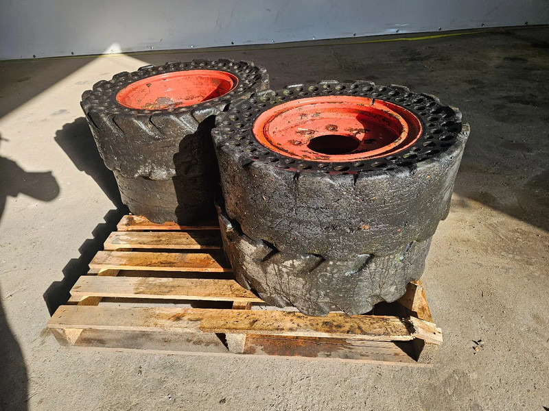 Michelin 30x10-16 - Rehv - Veoauto: pilt 2 Michelin 30x10-16 - Rehv - Veoauto: pilt 2