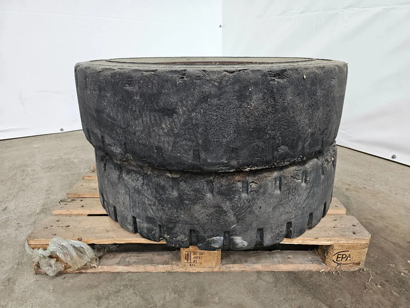 Michelin FULL RUBBER - 315/80R22.5 - Rehv - Veoauto: pilt 2 Michelin FULL RUBBER - 315/80R22.5 - Rehv - Veoauto: pilt 2